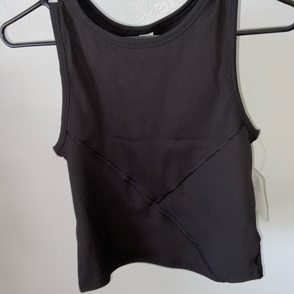 BNWT old navy exercise top